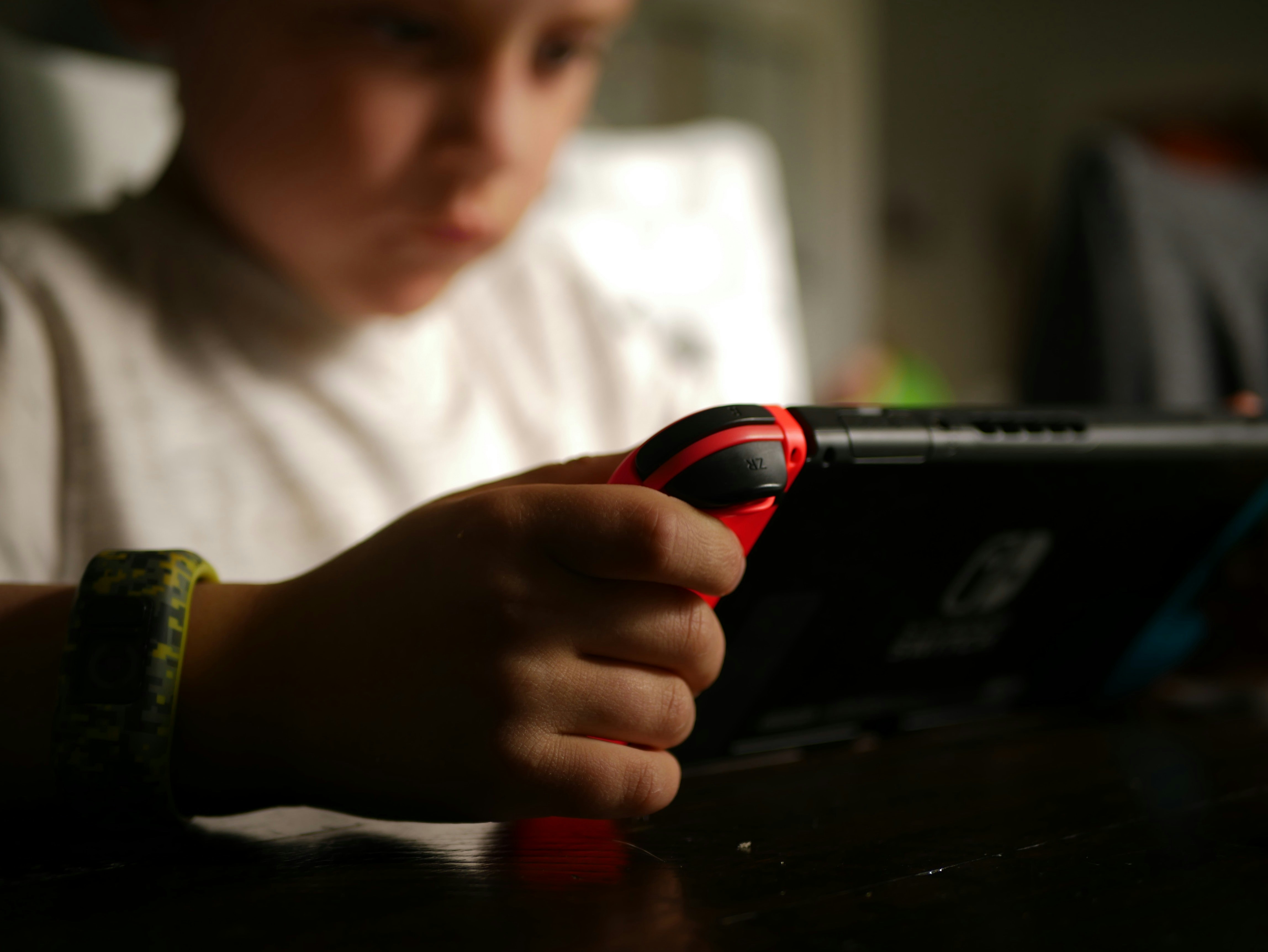 warning-signs-child-addicted-video-games