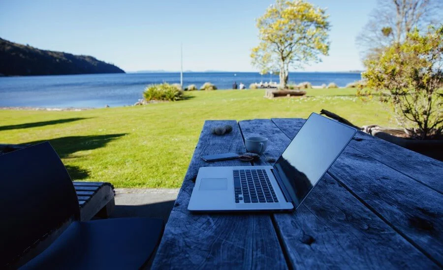 From Digital Nomad to Offline Escape